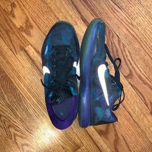 Nike Kobe X “overcome” basketball shoe